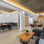 Armonikon Pool אסגורו