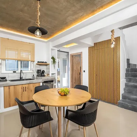 ヴィラ Armonikon Pool *