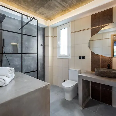 ヴィラ Armonikon Pool